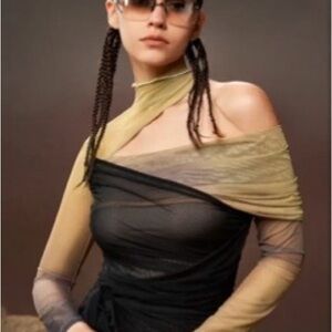 Cider Asymmetrical Sheer Layered Off-Shoulder bodysuit in hombre - Sm/Sz 4